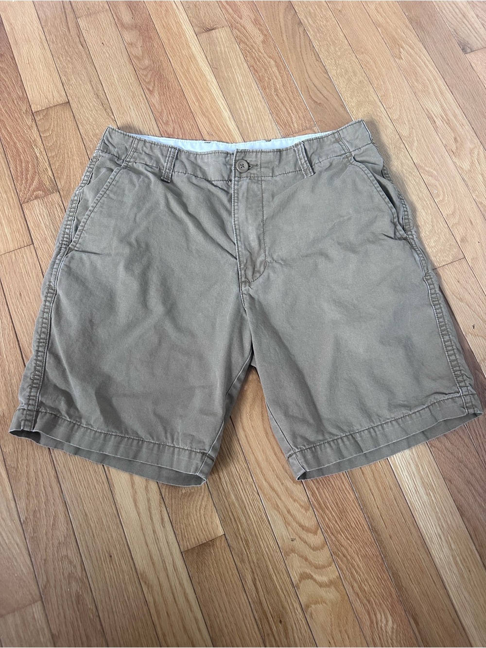 Old Navy Men's Tan Flat-Front Shorts Size 33